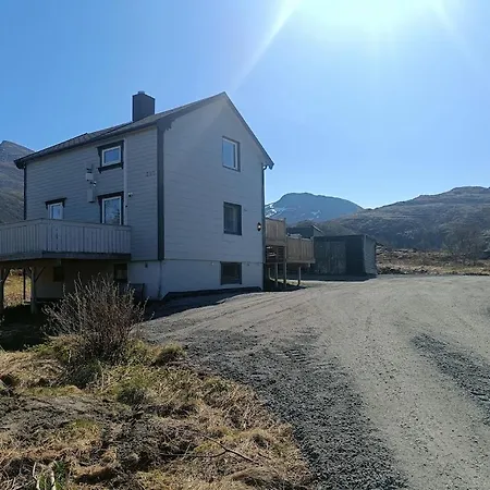 Spacious Oceanfront House In The Heart Of Lofoten
