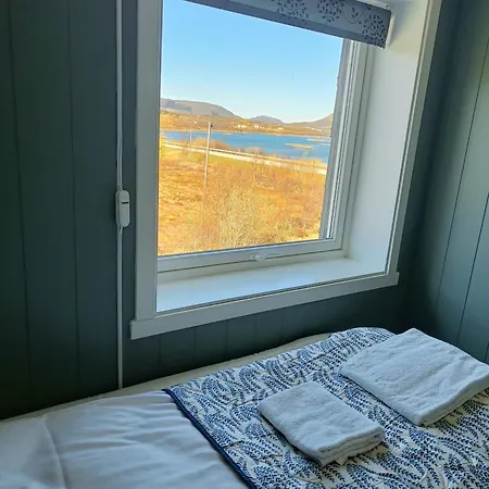 Spacious Oceanfront House In The Heart Of Lofoten Feriehus Lyngedal