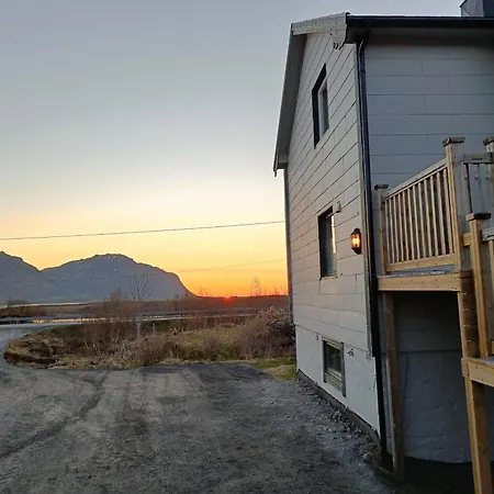 Spacious Oceanfront House In The Heart Of Lofoten
