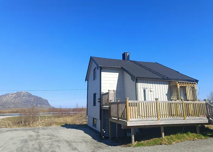Spacious Oceanfront House In The Heart Of Lofoten Hébergement de vacances