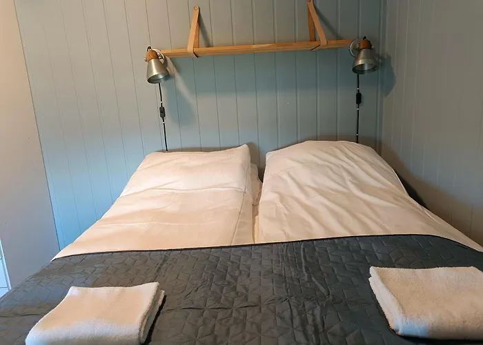 Spacious Oceanfront House In The Heart Of Lofoten Hébergement de vacances Lyngedal