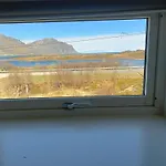 Spacious Oceanfront House In The Heart Of Lofoten