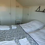 Nyaraló Spacious Oceanfront House In The Heart Of Lofoten Lyngedal