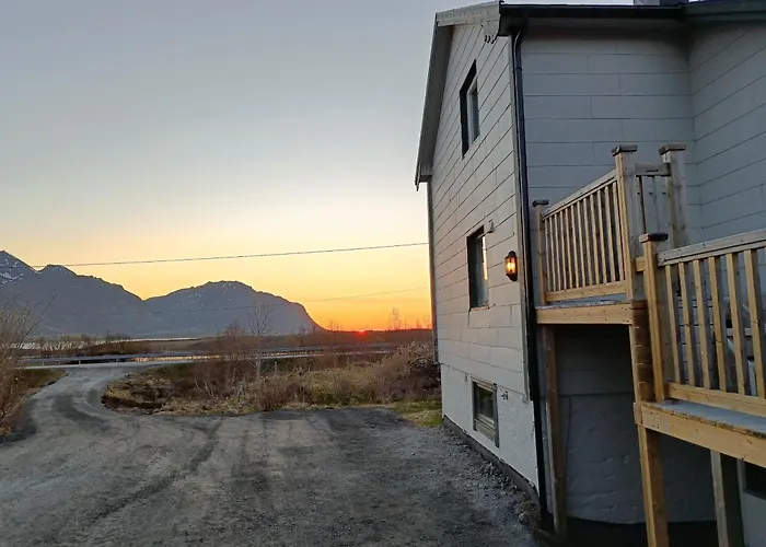 Spacious Oceanfront House In The Heart Of Lofoten